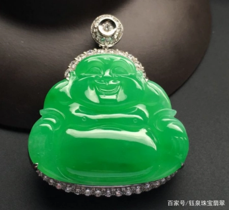 在翡翠市场中，“B货”翡翠不能买，那么它该如何鉴别呢？